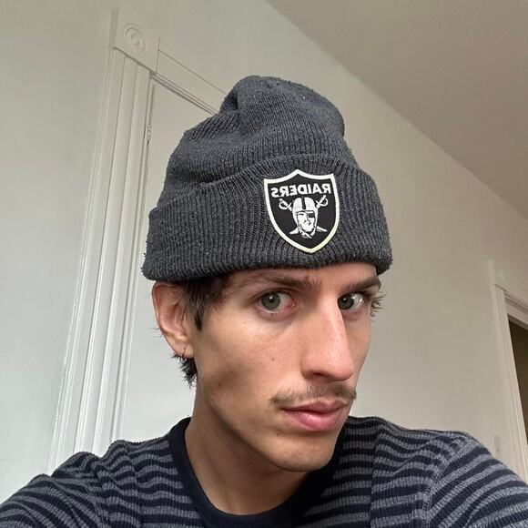 Vintage Football Oakland Raiders Logo Beanie Cuffed Hat Cap - Picture 6 of 6